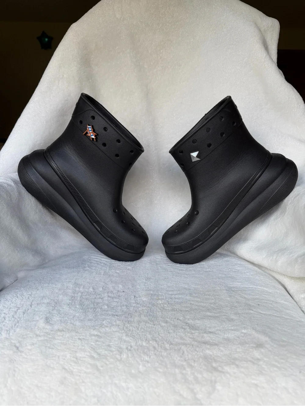 Crocs Unisex Crush Ankle Boots M6 / W 8 With Charms
